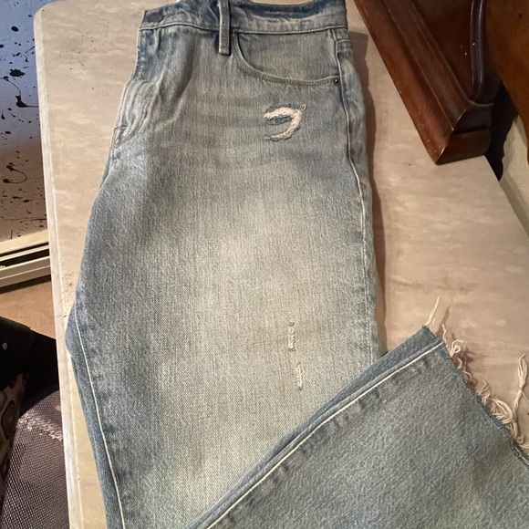 Like new, never worn. Frame boyfriend jeans. - Picture 3 of 4